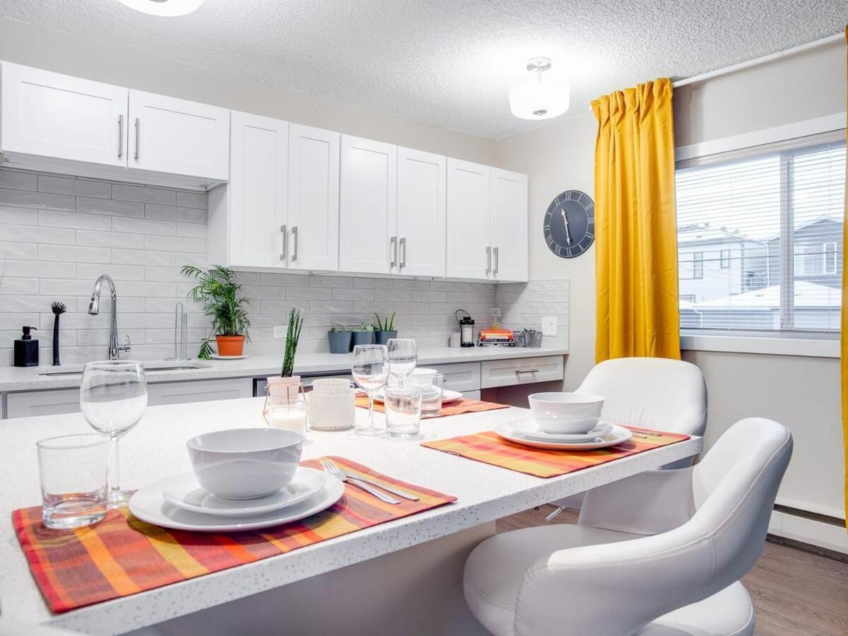 Gorgeous 2Br Condo W Parking Patio Coffee! Calgary Extérieur photo