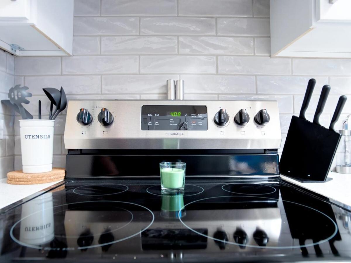 Gorgeous 2Br Condo W Parking Patio Coffee! Calgary Extérieur photo