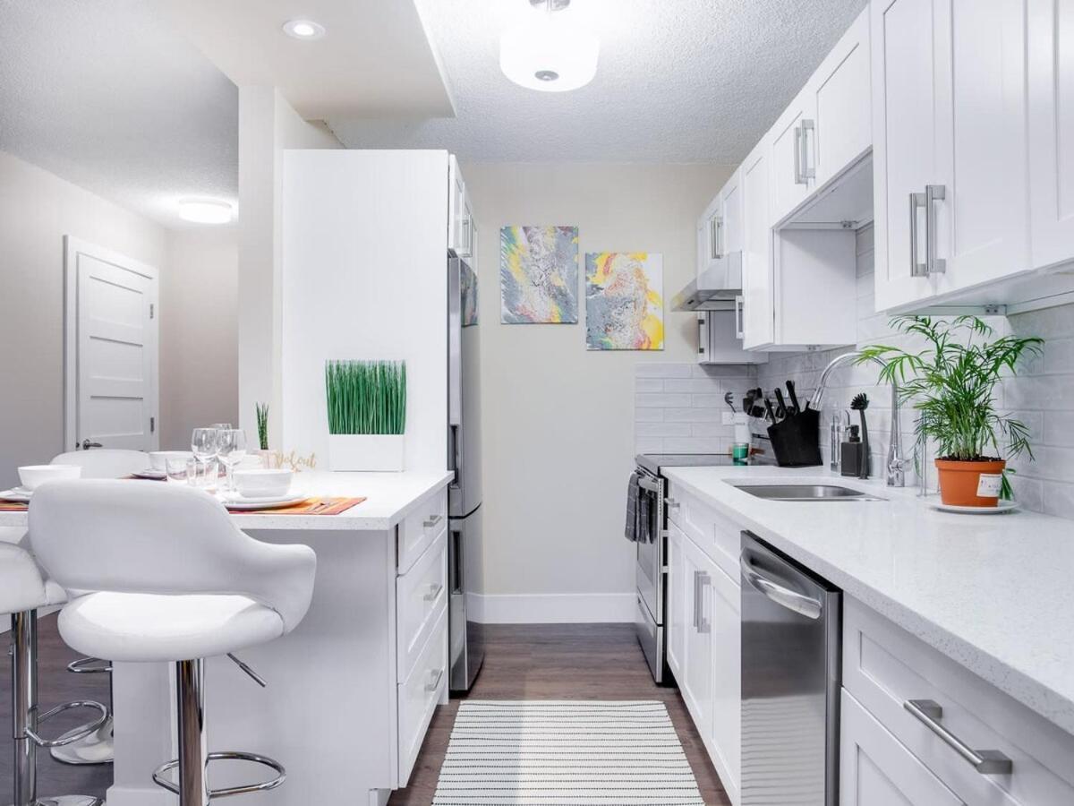 Gorgeous 2Br Condo W Parking Patio Coffee! Calgary Extérieur photo