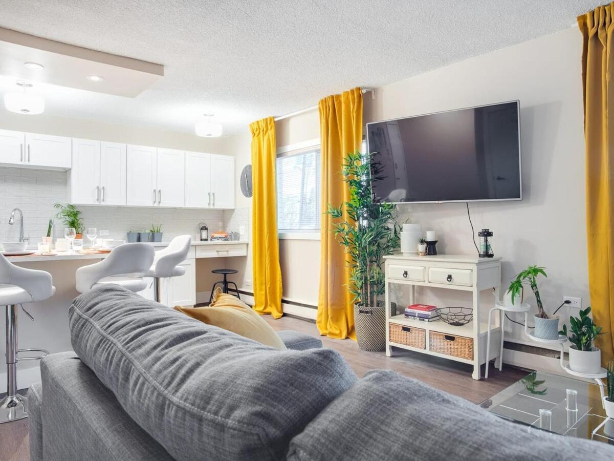 Gorgeous 2Br Condo W Parking Patio Coffee! Calgary Extérieur photo
