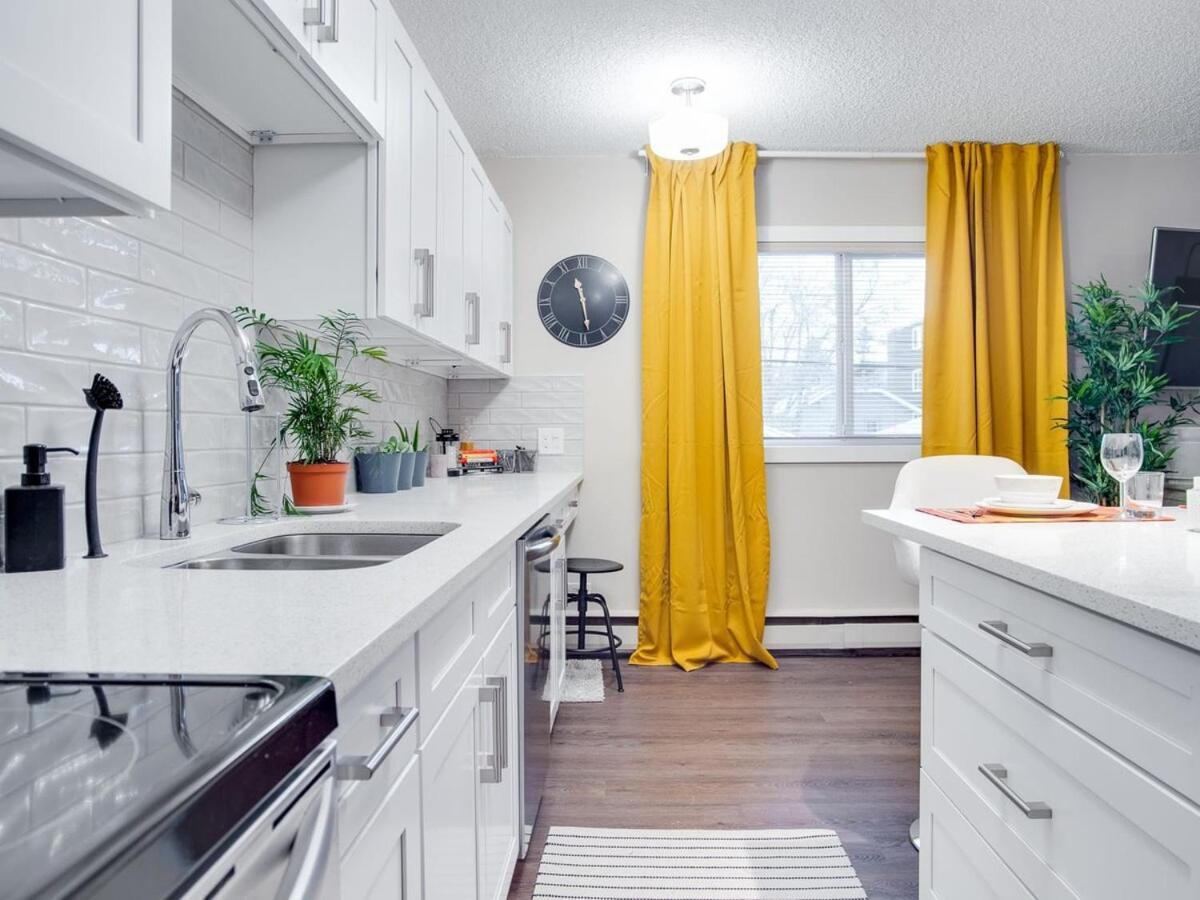 Gorgeous 2Br Condo W Parking Patio Coffee! Calgary Extérieur photo