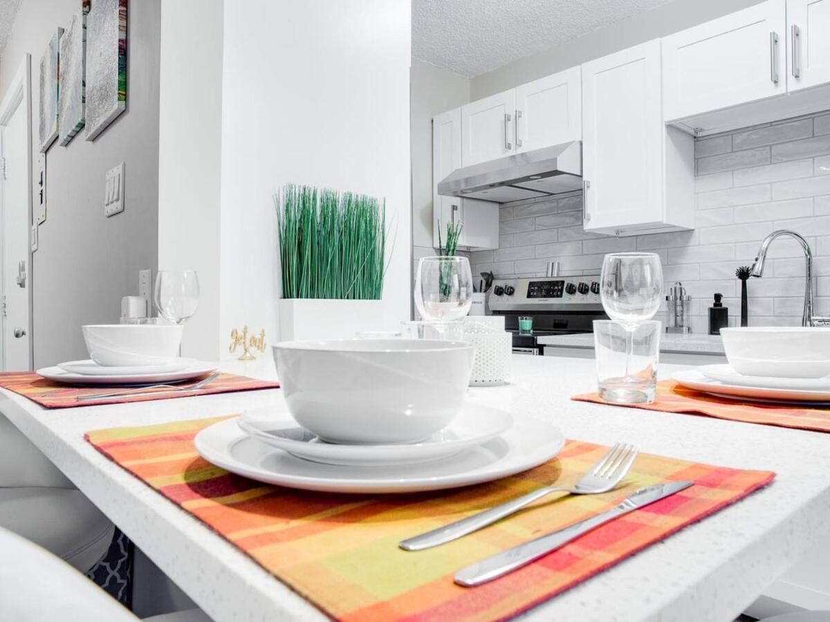 Gorgeous 2Br Condo W Parking Patio Coffee! Calgary Extérieur photo
