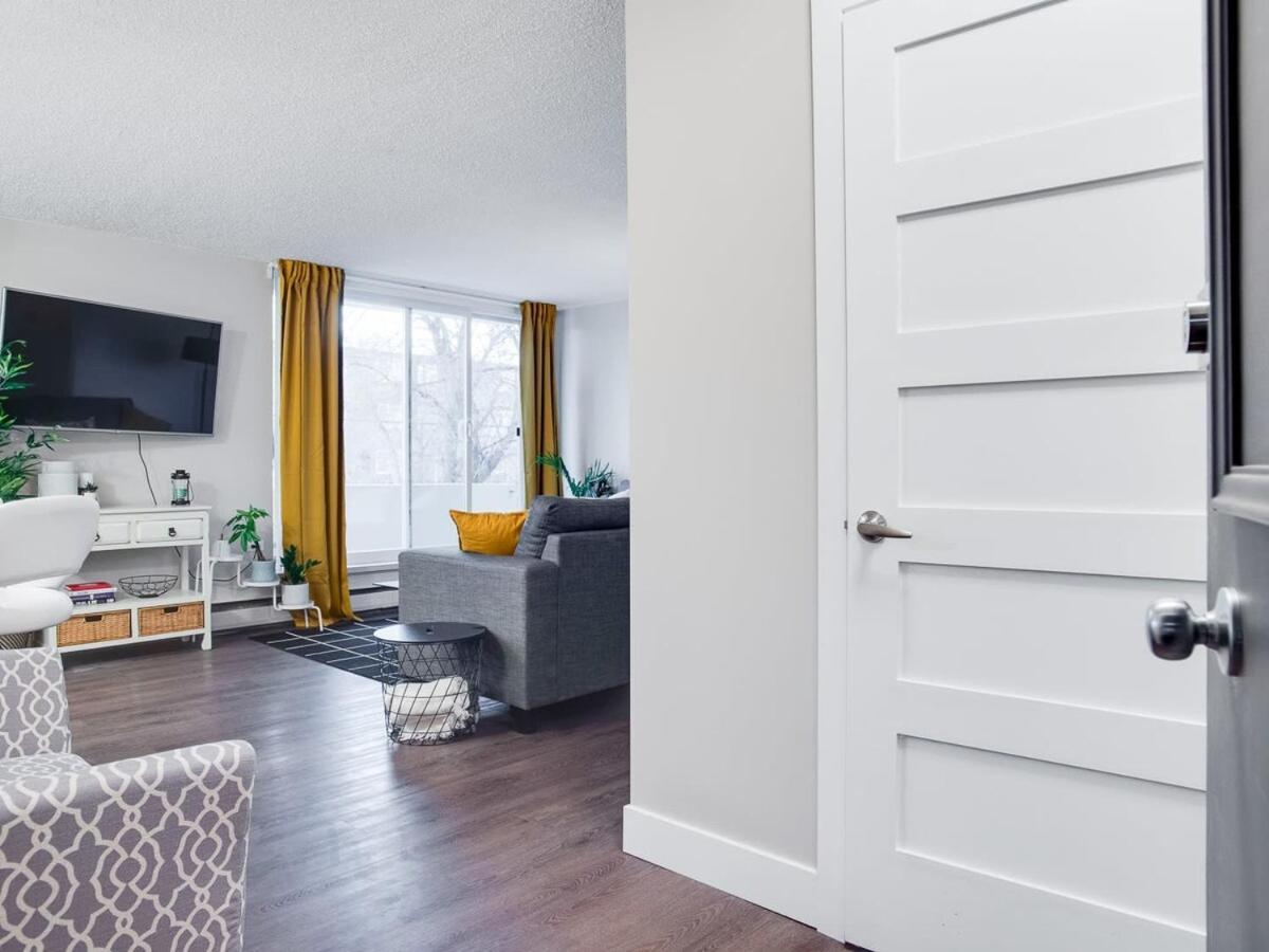 Gorgeous 2Br Condo W Parking Patio Coffee! Calgary Extérieur photo