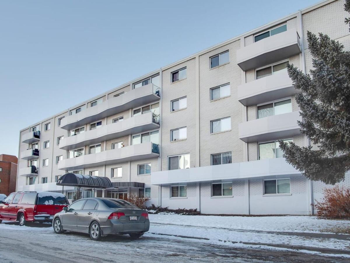 Gorgeous 2Br Condo W Parking Patio Coffee! Calgary Extérieur photo