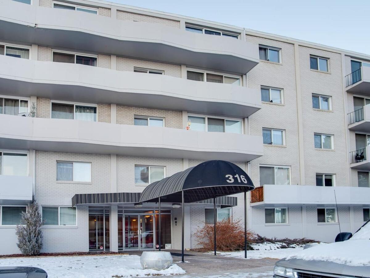 Gorgeous 2Br Condo W Parking Patio Coffee! Calgary Extérieur photo