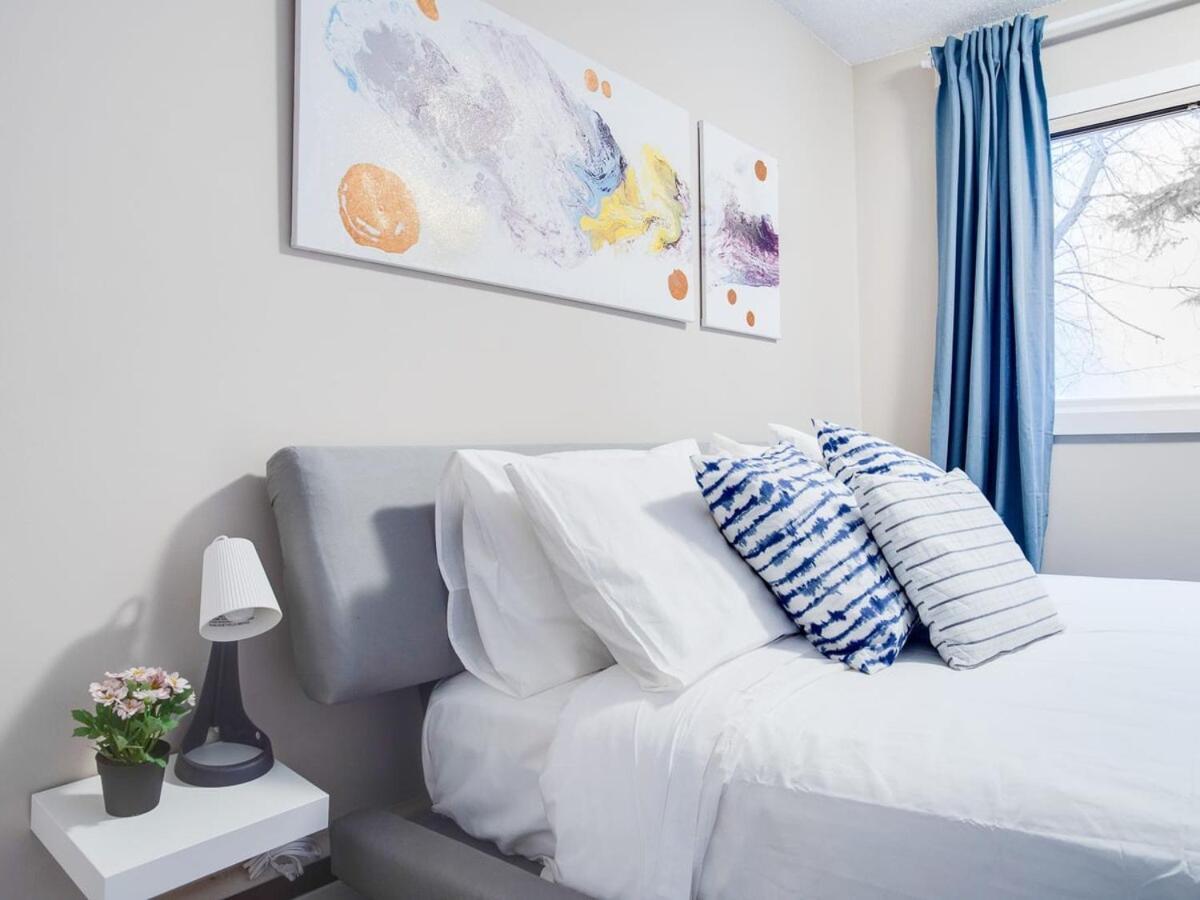 Gorgeous 2Br Condo W Parking Patio Coffee! Calgary Extérieur photo