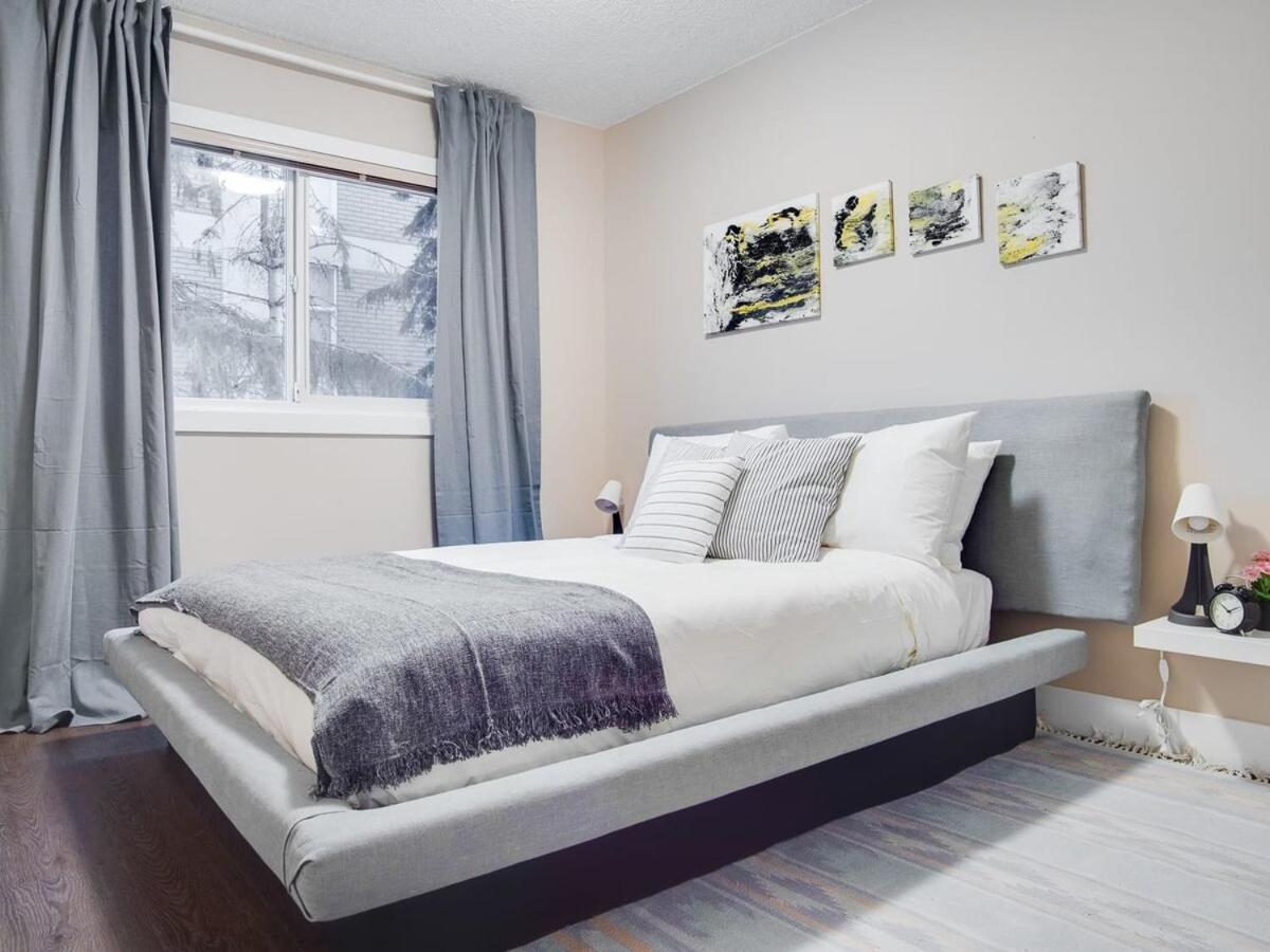 Gorgeous 2Br Condo W Parking Patio Coffee! Calgary Extérieur photo