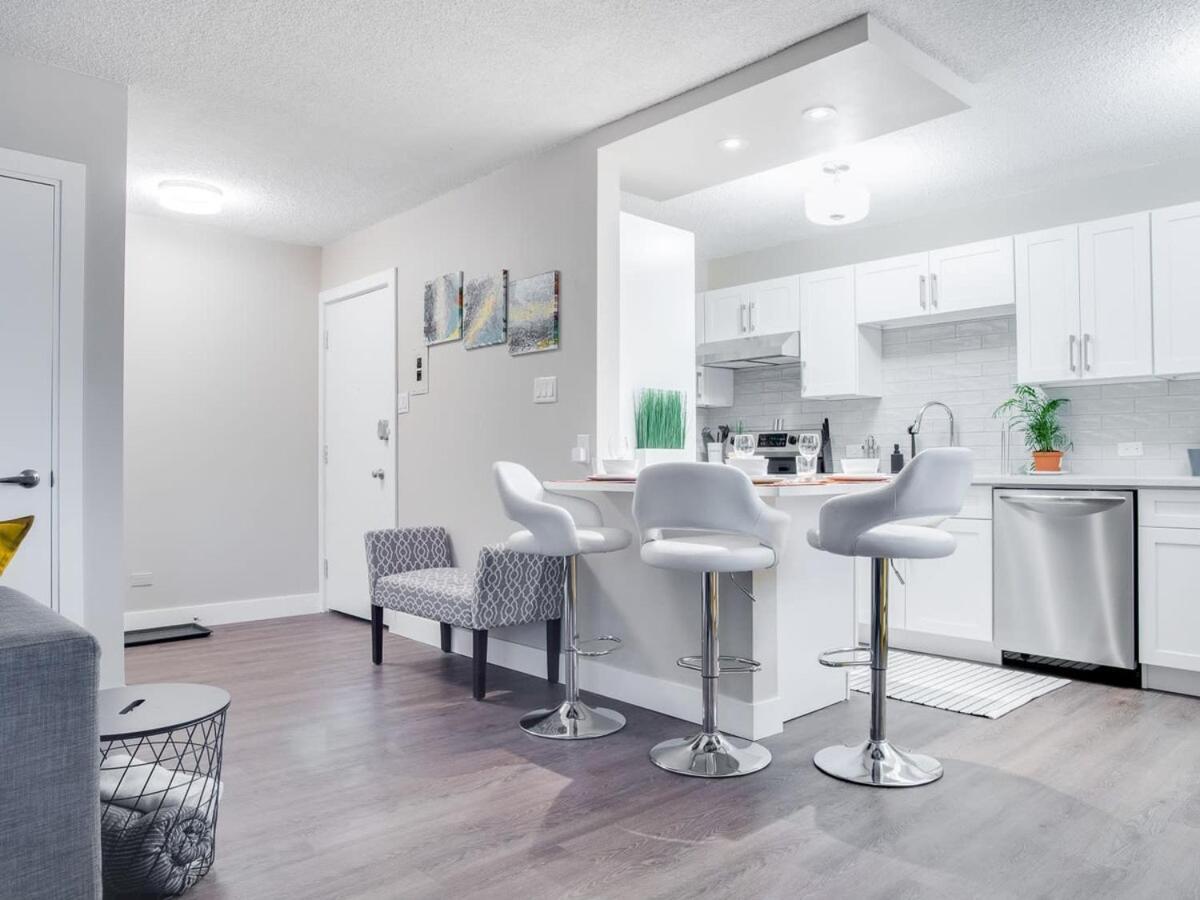 Gorgeous 2Br Condo W Parking Patio Coffee! Calgary Extérieur photo