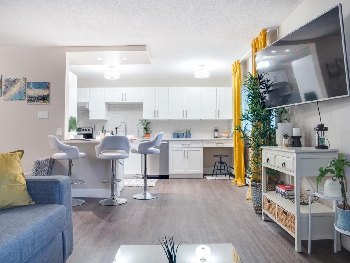 Gorgeous 2Br Condo W Parking Patio Coffee! Calgary Extérieur photo