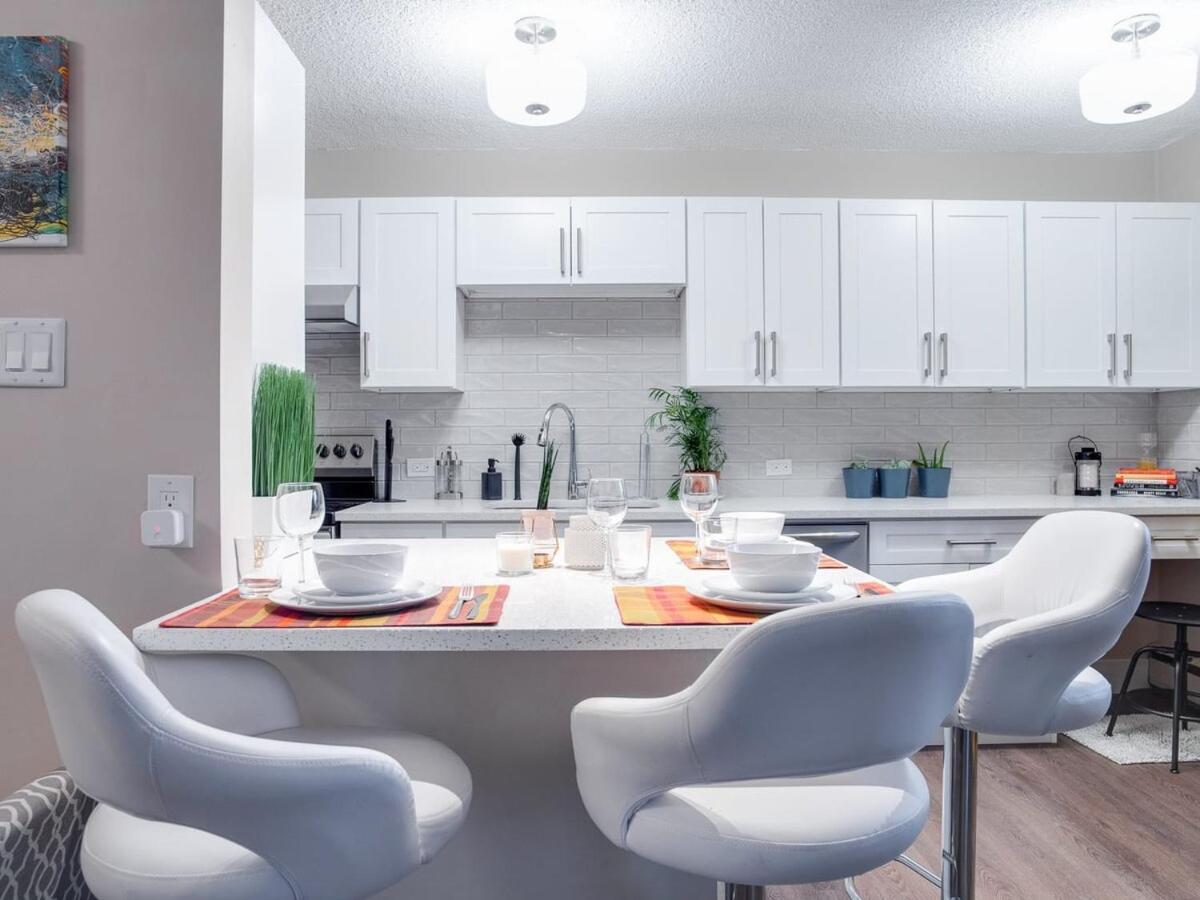 Gorgeous 2Br Condo W Parking Patio Coffee! Calgary Extérieur photo